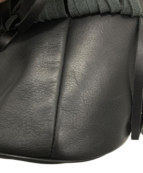 J&M DAVIDSON（ジェイ＆エム デヴィッドソン）J&M DAVIDSON (ジェイ＆エム デヴィッドソン) フリンジ巾着ショルダーバッグ ブラックの古着・服飾アイテム