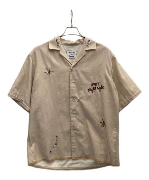 Tribu-To for LA BOUCLE（トリビュート フォー ラ・ブークル）Tribu-To for LA BOUCLE (トリビュート フォー ラ・ブークル) プリミティブマン＆ディアー シャツ ベージュ サイズ:Mの古着・服飾アイテム