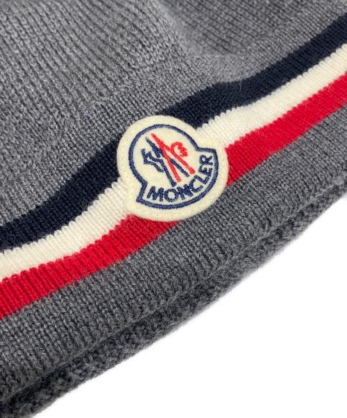 MONCLER（モンクレール）MONCLER (モンクレール) logo-patch wool beanie/ロゴトリコロールニット帽/BERRETTO グレー サイズ:Freeの古着・服飾アイテム