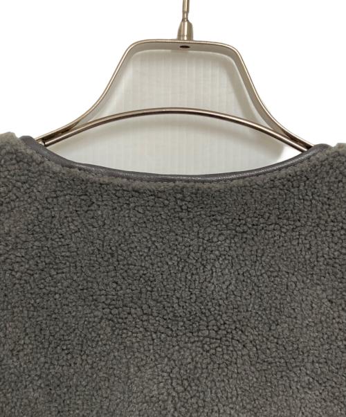 BEAUTY&YOUTH（ビューティーアンドユース）BEAUTY&YOUTH (ビューティーアンドユース) ボア×フェイクムートン ノーカラーリバーシブルコート グレー サイズ:FREEの古着・服飾アイテム