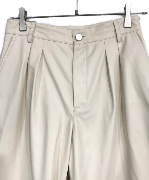 remula（リミューラ）remula (リミューラ) CURVE LINE VEGAN LEATHER PANTS アイボリー サイズ:記載なしの古着・服飾アイテム