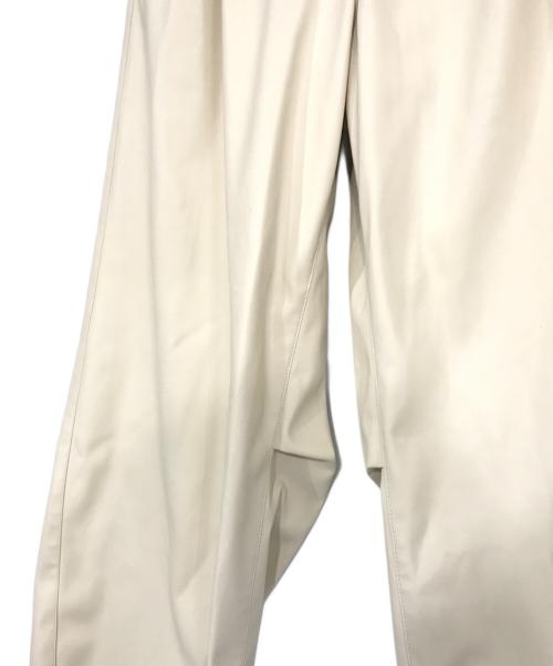 remula（リミューラ）remula (リミューラ) CURVE LINE VEGAN LEATHER PANTS アイボリー サイズ:記載なしの古着・服飾アイテム