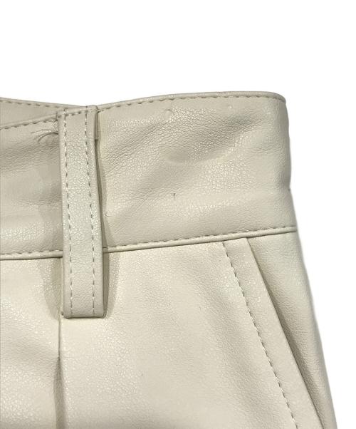 remula（リミューラ）remula (リミューラ) CURVE LINE VEGAN LEATHER PANTS アイボリー サイズ:記載なしの古着・服飾アイテム
