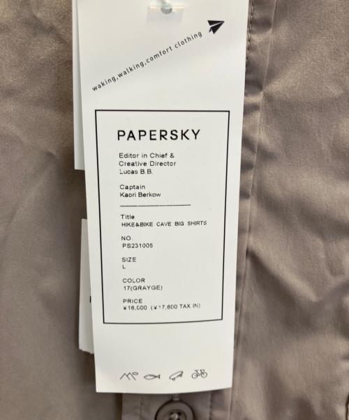 PAPERSKY（ペーパースカイ）PAPERSKY (ペーパースカイ) ハイク＆バイクケイブタイプライタービッグシャツ グレージュ サイズ:Ｌ 未使用品の古着・服飾アイテム
