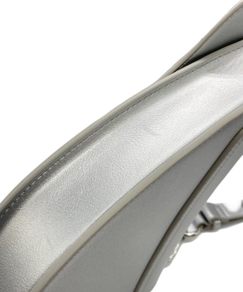 JW PEI（ジェイダブリューペイ）JW PEI (ジェイダブリューペイ) Ashlie クロスボディバッグ シルバーの古着・服飾アイテム