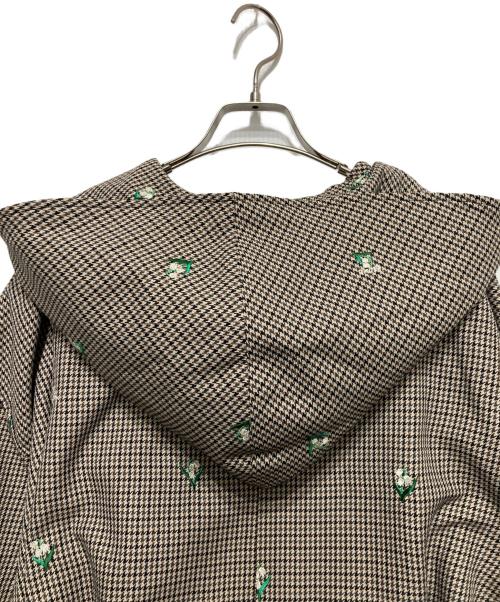 KLOSET（クロセット）kloset (クロセット) フラワー刺繍フーデッドコート ベージュ サイズ:FREE 未使用品の古着・服飾アイテム