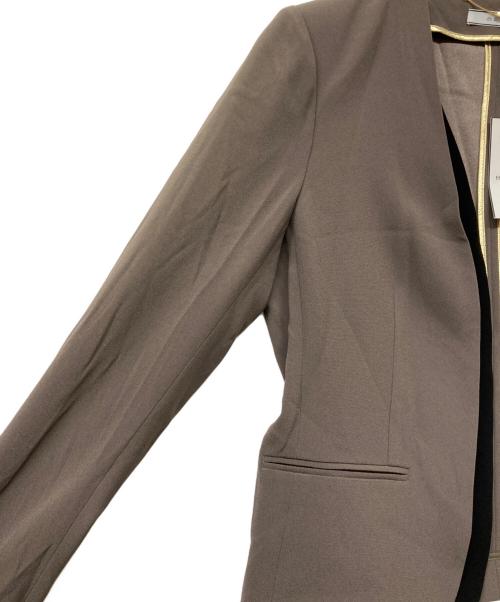 BEIGE（ベイジ）BEIGE (ベイジ) CINDY / ダブルカラージャケット ブラウン サイズ:6 未使用品の古着・服飾アイテム