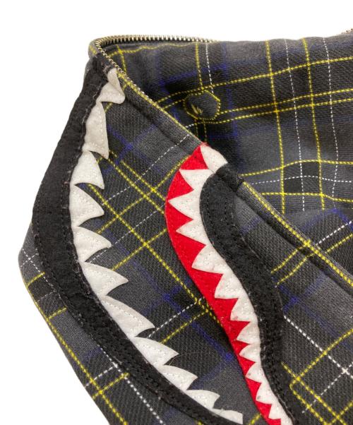 A BATHING APE（ア ベイシング エイプ）A BATHING APE (ア ベイシング エイプ) UNDEFEATED (アンディフィーテッド) SHARK HOODIE シャークフーディ パーカー グレー サイズ:Mの古着・服飾アイテム