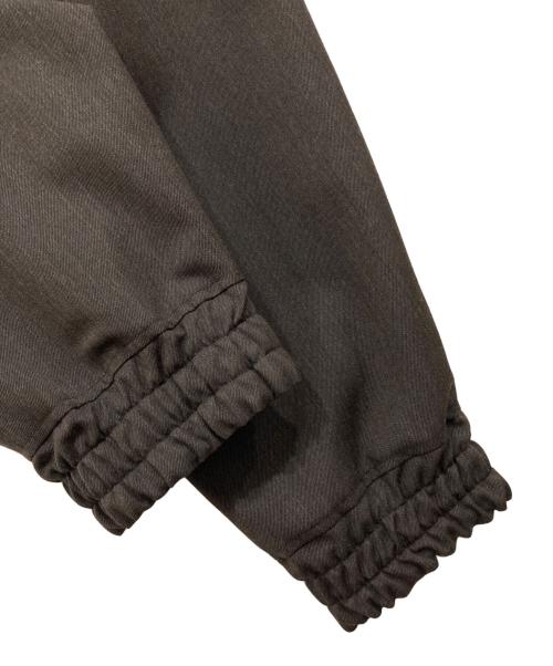 Dulcamara（ドゥルカマラ）Dulcamara (ドゥルカマラ) YOSOIKI TRACK PANTS チャコールブラウン 未使用品の古着・服飾アイテム