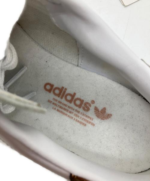 adidas（アディダス）adidas (アディダス) スニーカー ホワイト サイズ:23の古着・服飾アイテム