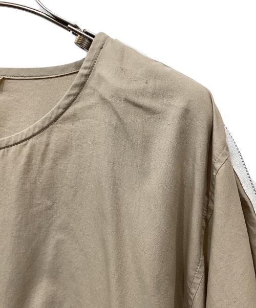 LIMI feu（リミフゥ）LIMI feu (リミフゥ) ロゴベルト付ワンピース ベージュ サイズ:Sの古着・服飾アイテム