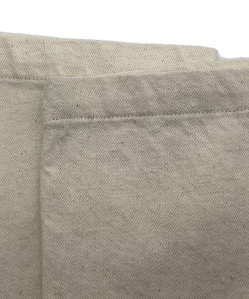 6(ROKU) BEAUTY&YOUTH（ロク ビューティーアンドユース）6(ROKU) BEAUTY&YOUTH (ロク ビューティーアンドユース) WHITE DENIM PRINT PANTS ベージュ サイズ:34の古着・服飾アイテム