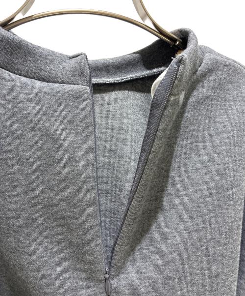 ENFOLD（エンフォルド）ENFOLD (エンフォルド) KEITA MARUYAMA (ケイタマルヤマ) ラッフルスリーブプルオーバー グレー サイズ:38の古着・服飾アイテム