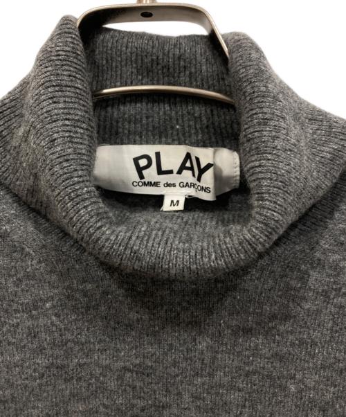 PLAY COMME des GARCONS（プレイコムデギャルソン）PLAY COMME des GARCONS (プレイコムデギャルソン) ハートワッペンタートルネックニット グレー サイズ:Mの古着・服飾アイテム