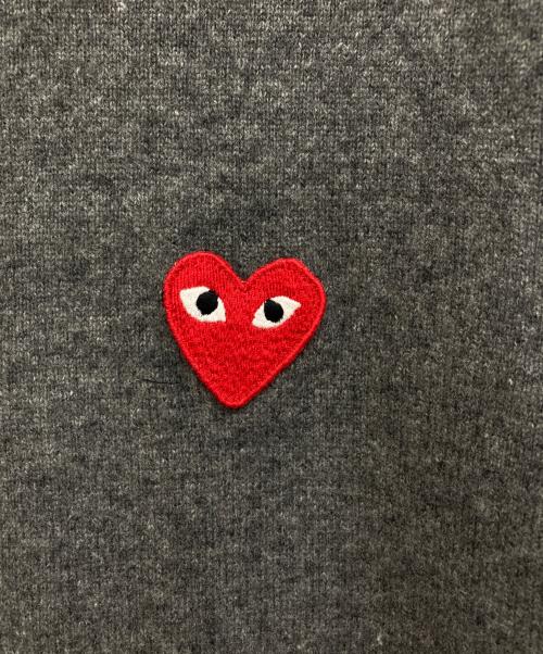 PLAY COMME des GARCONS（プレイコムデギャルソン）PLAY COMME des GARCONS (プレイコムデギャルソン) ハートワッペンタートルネックニット グレー サイズ:Mの古着・服飾アイテム