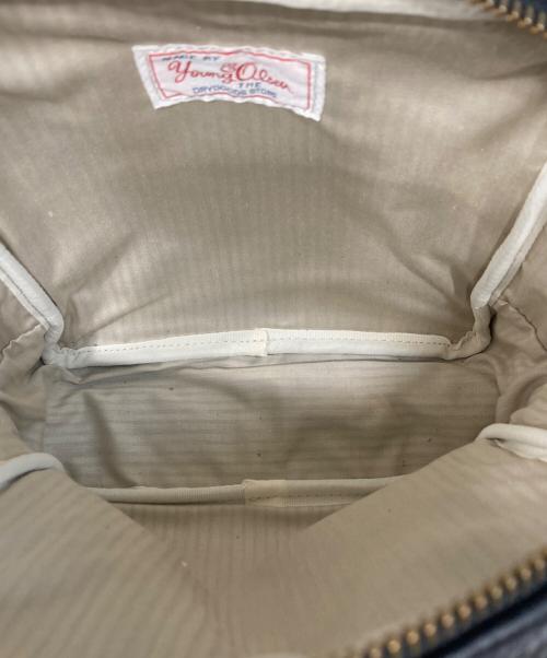 YOUNG & OLSEN The DRYGOODS STORE（ヤングアンドオルセン ザ ドライグッズストア）YOUNG & OLSEN The DRYGOODS STORE (ヤングアンドオルセン ザ ドライグッズストア) 別注ボトルバッグ ブラック サイズ:-の古着・服飾アイテム