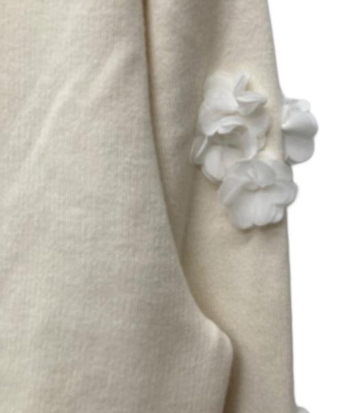 UNITED ARROWS（ユナイテッドアローズ）UNITED ARROWS (ユナイテッドアローズ) 3D フラワーモチーフ ロングスリーブ ニット ベージュ サイズ:-の古着・服飾アイテム