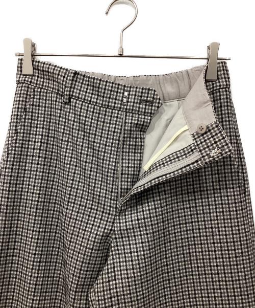 23区（ニジュウサンク）23区 (ニジュウサンク) ウールミルドストレッチチェック ワイドパンツ グレー サイズ:38の古着・服飾アイテム