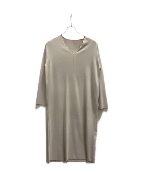 icB（アイシービー）icB (アイシービー) シンセティックフルニードルVネックワンピース ベージュ サイズ:Ｓの古着・服飾アイテム
