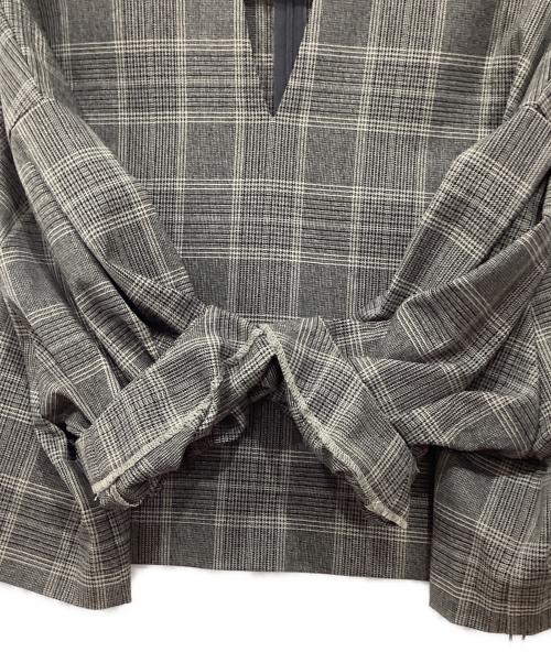 RIM.ARK（リムアーク）RIM.ARK (リムアーク) Stand collar short tops グレー サイズ:Freeの古着・服飾アイテム