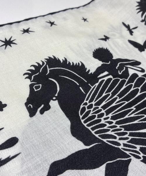 HERMES（エルメス）HERMES (エルメス) カレジェアン/カレ140/Sous le Charme d'Orphee オルフェウスの魅力に誘われて ホワイト×ブラック サイズ:140 未使用品の古着・服飾アイテム