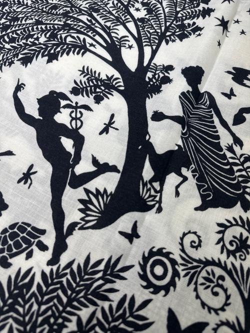 HERMES（エルメス）HERMES (エルメス) カレジェアン/カレ140/Sous le Charme d'Orphee オルフェウスの魅力に誘われて ホワイト×ブラック サイズ:140 未使用品の古着・服飾アイテム