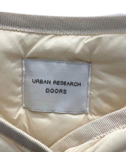 URBAN RESEARCH DOORS（アーバンリサーチドアーズ）URBAN RESEARCH DOORS (アーバンリサーチドアーズ) ライトダウンキルトコート アイボリー サイズ:SIZE Mの古着・服飾アイテム