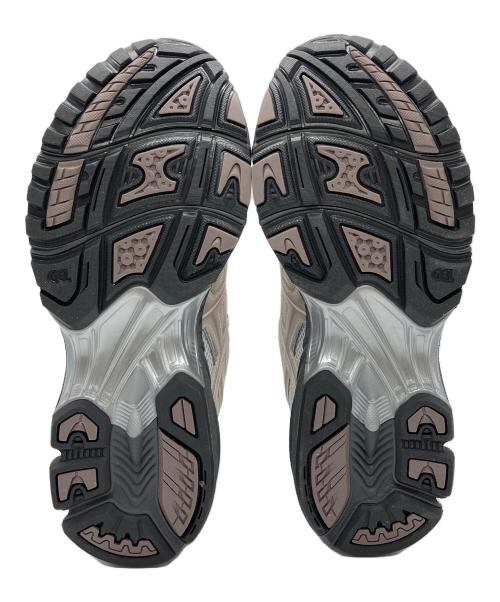 asics（アシックス）asics (アシックス) KITH RONNIE FIEG (キスロニーフィグ) スニーカー シルバー×ベージュ サイズ:US 9 1/2の古着・服飾アイテム