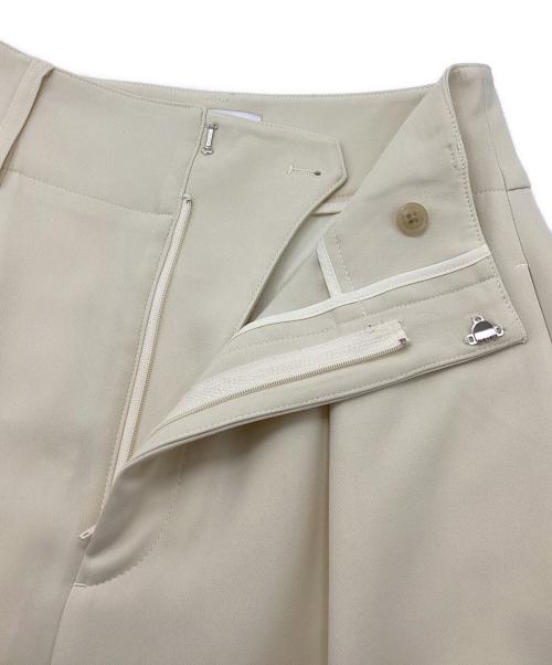 MARW UNITED ARROWS（マルゥ ユナイテッドアローズ）MARW UNITED ARROWS (マルゥ ユナイテッドアローズ) タックパンツ アイボリー サイズ:36の古着・服飾アイテム
