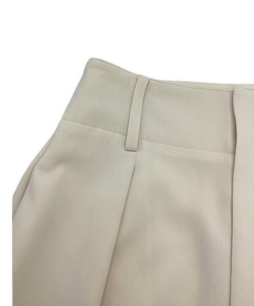 MARW UNITED ARROWS（マルゥ ユナイテッドアローズ）MARW UNITED ARROWS (マルゥ ユナイテッドアローズ) タックパンツ アイボリー サイズ:36の古着・服飾アイテム