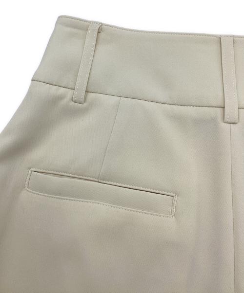 MARW UNITED ARROWS（マルゥ ユナイテッドアローズ）MARW UNITED ARROWS (マルゥ ユナイテッドアローズ) タックパンツ アイボリー サイズ:36の古着・服飾アイテム