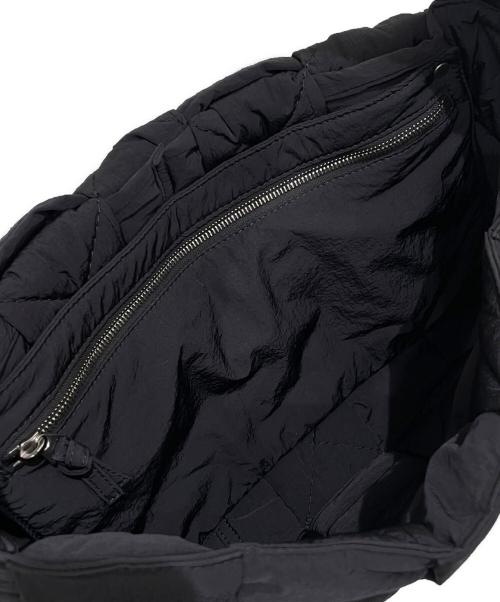 BOTTEGA VENETA（ボッテガベネタ）BOTTEGA VENETA (ボッテガベネタ) マキシ パデッド テック カセット ブラックの古着・服飾アイテム