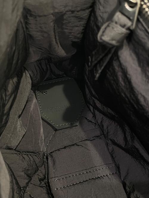 BOTTEGA VENETA（ボッテガベネタ）BOTTEGA VENETA (ボッテガベネタ) マキシ パデッド テック カセット ブラックの古着・服飾アイテム