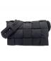 BOTTEGA VENETA（ボッテガベネタ）の古着「マキシ パデッド テック カセット」｜ブラック
