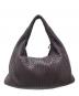 BOTTEGA VENETA（ボッテガベネタ）の古着「イントレチャート レザーワンショルダーバッグ」｜ブラウン