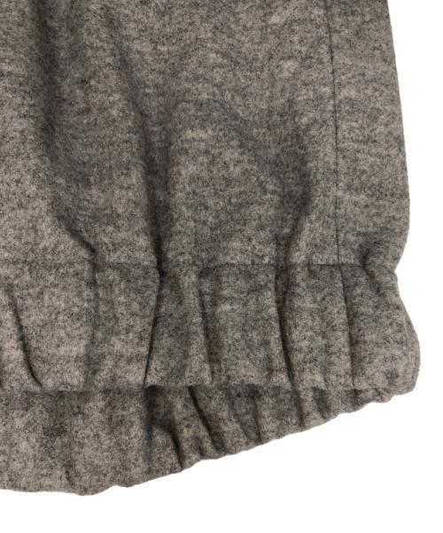 LE PHIL（ル フィル）LE PHIL (ル フィル) ニードルパンチジャージーハイネック グレー サイズ:F 未使用品の古着・服飾アイテム