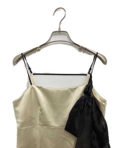 FRAY ID（フレイ アイディー）FRAY ID (フレイ アイディー) カーデセットリボンショルダーワンピース ベージュ サイズ:1 未使用品の古着・服飾アイテム