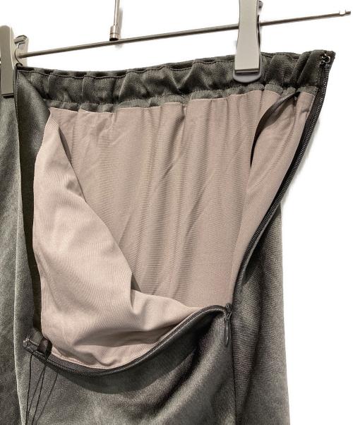 anuans（アニュアンス）anuans (アニュアンス) サテンバイアスナロースカート チャコールグレー サイズ:sの古着・服飾アイテム