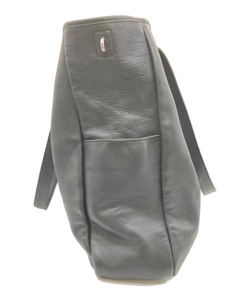 ALEXANDER McQUEEN（アレキサンダーマックイーン）ALEXANDER McQUEEN (アレキサンダーマックイーン) パンチングスカルトートバッグ ブラックの古着・服飾アイテム