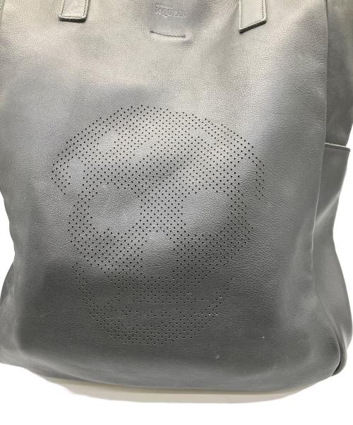 ALEXANDER McQUEEN（アレキサンダーマックイーン）ALEXANDER McQUEEN (アレキサンダーマックイーン) パンチングスカルトートバッグ ブラックの古着・服飾アイテム