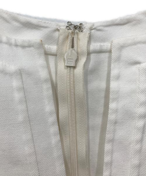 VALENTINO（ヴァレンティノ）VALENTINO (ヴァレンティノ) Vロゴカットアウトワンピース ホワイト サイズ:42の古着・服飾アイテム