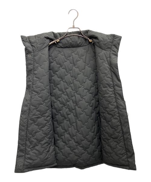 Audrey and John Wad（オードリーアンドジョンワッド）AUDREY AND JOHN WAD (オードリーアンドジョンワッド) リバーシブルスタンドカラーキルトダウンベスト グレー サイズ:SIZEFREEの古着・服飾アイテム