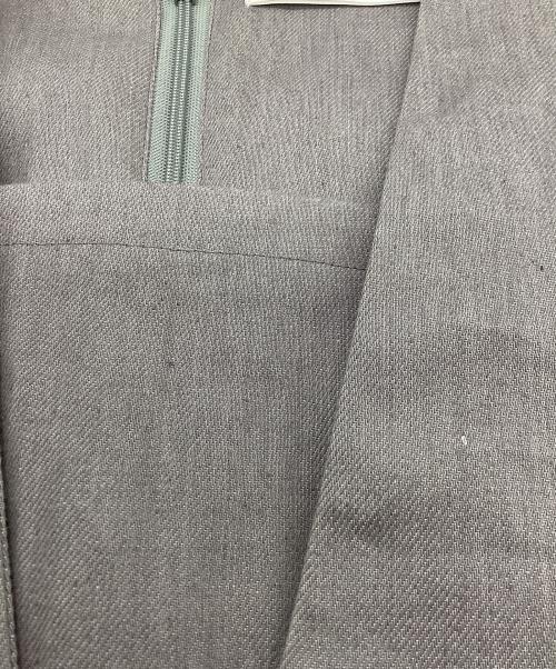 TENNE HANDCRAFTED MODERN（テン ハンドクラフテッド モダン）TENNE HANDCRAFTED MODERN (テン ハンドクラフテッド モダン) V NECK ALL IN ONE グレー サイズ:Freeの古着・服飾アイテム