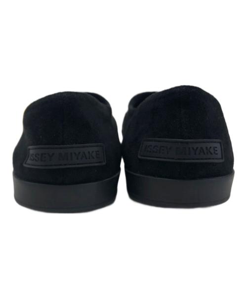 ISSEY MIYAKE（イッセイミヤケ）ISSEY MIYAKE (イッセイミヤケ) UNITED NUDE (ユナイテッドヌード) スウェードスリッポン ブラック サイズ:38の古着・服飾アイテム