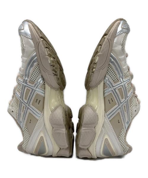 asics（アシックス）asics (アシックス) GEL-NIMBUS 9 ベージュ サイズ:24の古着・服飾アイテム