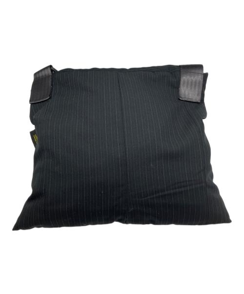 SUITCASE RECYCLED IN LONDON（SUITCASE RECYCLED IN LONDON）SUITCASE RECYCLED IN LONDON (SUITCASE RECYCLED IN LONDON) ショルダーバッグ ブラックの古着・服飾アイテム