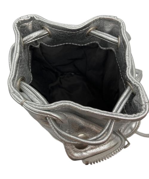 beautiful people（ビューティフルピープル）beautiful people (ビューティフルピープル) riders mini drawstring bag シルバーの古着・服飾アイテム