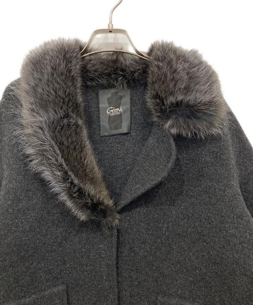Giovi（ジョヴィ）Giovi (ジョヴィ) ファー付ニットコート グレー サイズ:44の古着・服飾アイテム