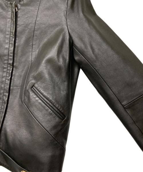 Sandro（サンドロ）Sandro (サンドロ) シープスキンベルテッドノーカラーレザージャケット ブラック サイズ:1の古着・服飾アイテム