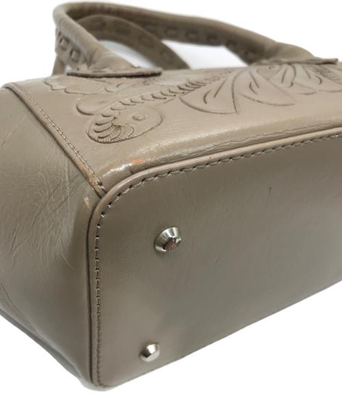 Carving Tribes（カービングトライブス）CARVING TRIBES (カービングトライブス) ミニセリア2WAYバッグ グレージュの古着・服飾アイテム